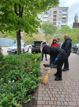 Працівники Кропивницького міського центру соціальних служб доєднались до щорічної всеукраїнської акції з благоустрою «За чисте довкілля»